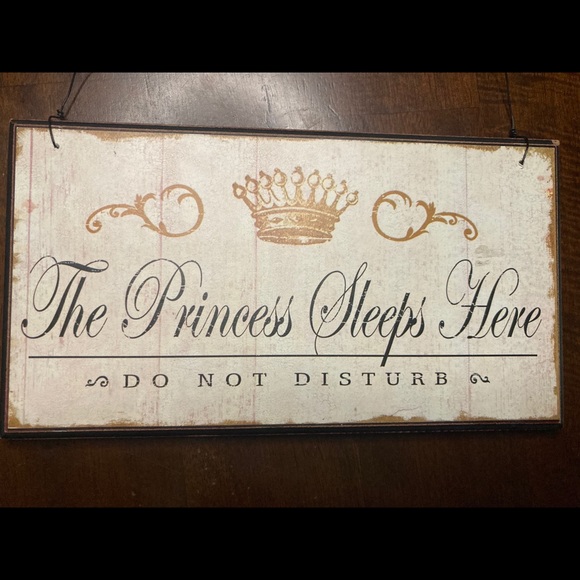 Decor - Picture 3 of 4